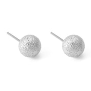 Simple pearl stud earrings