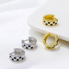 Fashion temperament niche design geometric black and white checkered earrings - Nimall