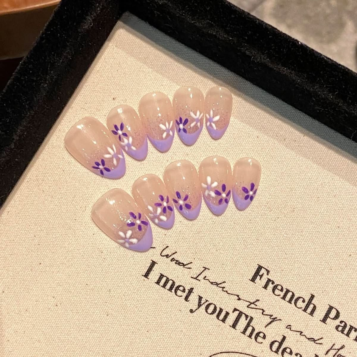 Violet manicure, gentle and white, icy temperament, small and fresh nail patch, hand - painted flower wearing nail - Nimall